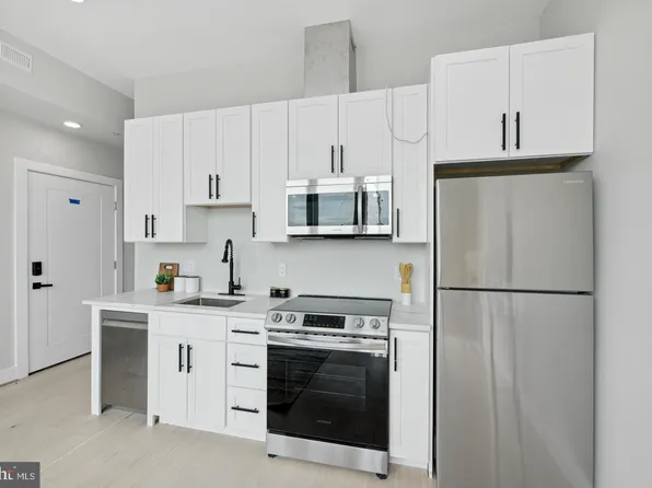 2213 M St NE #7, Washington, DC 20002