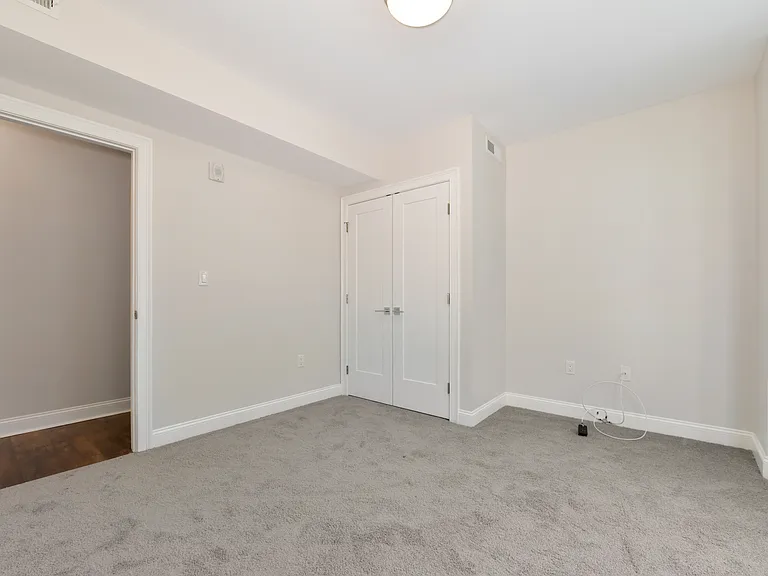 19 Riverside Sq — Photo 18