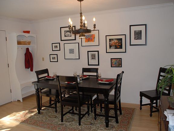 Comfortable Dining Area