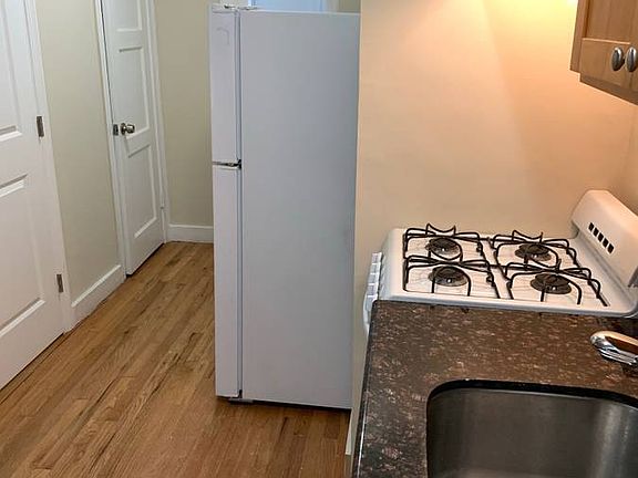 5th image of 2632 Larkin St APT 0