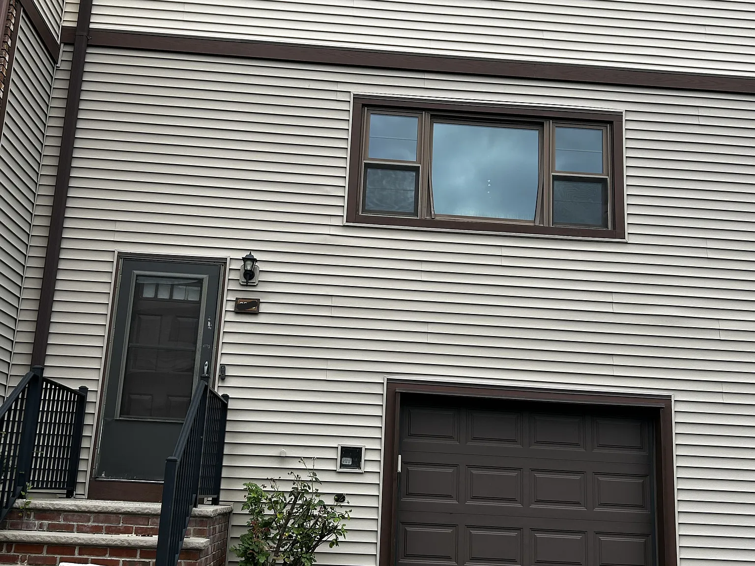 2 bed, 2100 sqft, $3,249 — Photo 1