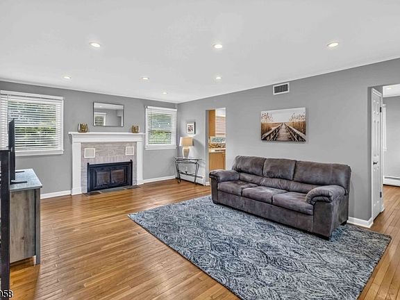 5th image of 22 Highland Ave