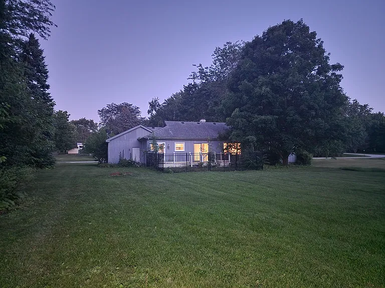 39W496 Hemlock Dr — Photo 6