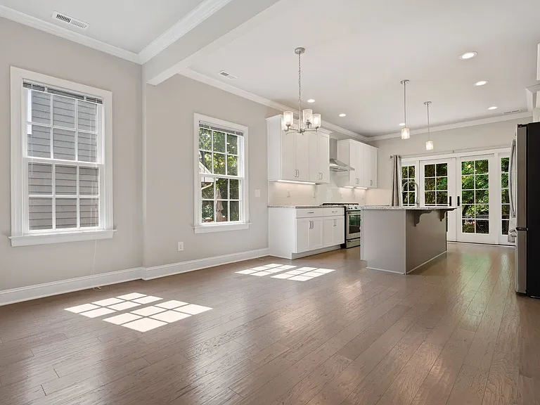 1108 Wall St — Photo 5