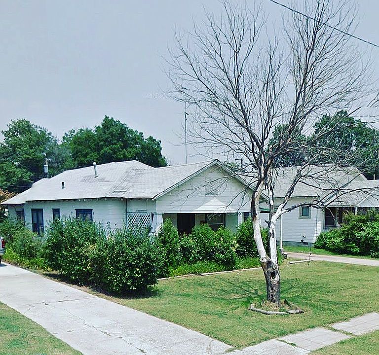 2nd image of 210 Vinnedge Ave