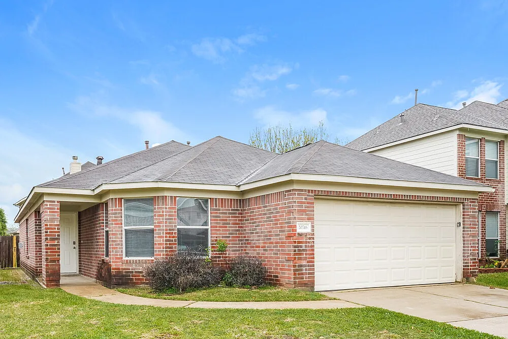 3 bed, 2.0 bath, 1741 sqft, $1,745 — Photo 3