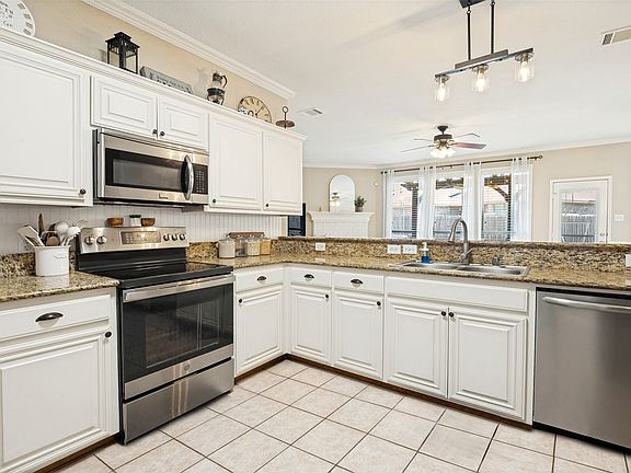 4th image of 702 Champlain Ct