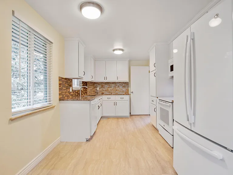 8700 W 63rd Pl — Photo 5