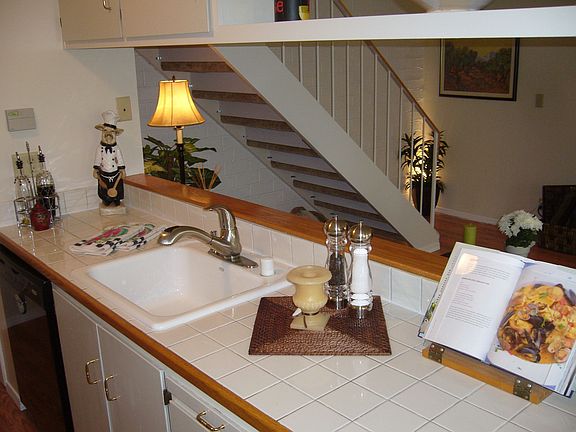 kitchen peninsula