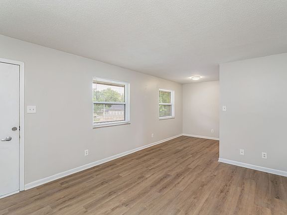 4th image of 2716 Holbrook Dr APT 11