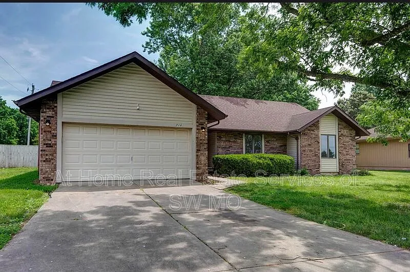 3 bed, 2.0 bath, 1740 sqft, $1,850 — Photo 1