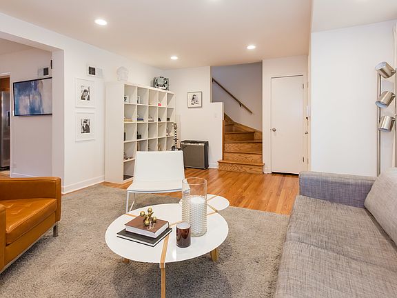 5th image of 6124 N Hoyne Ave