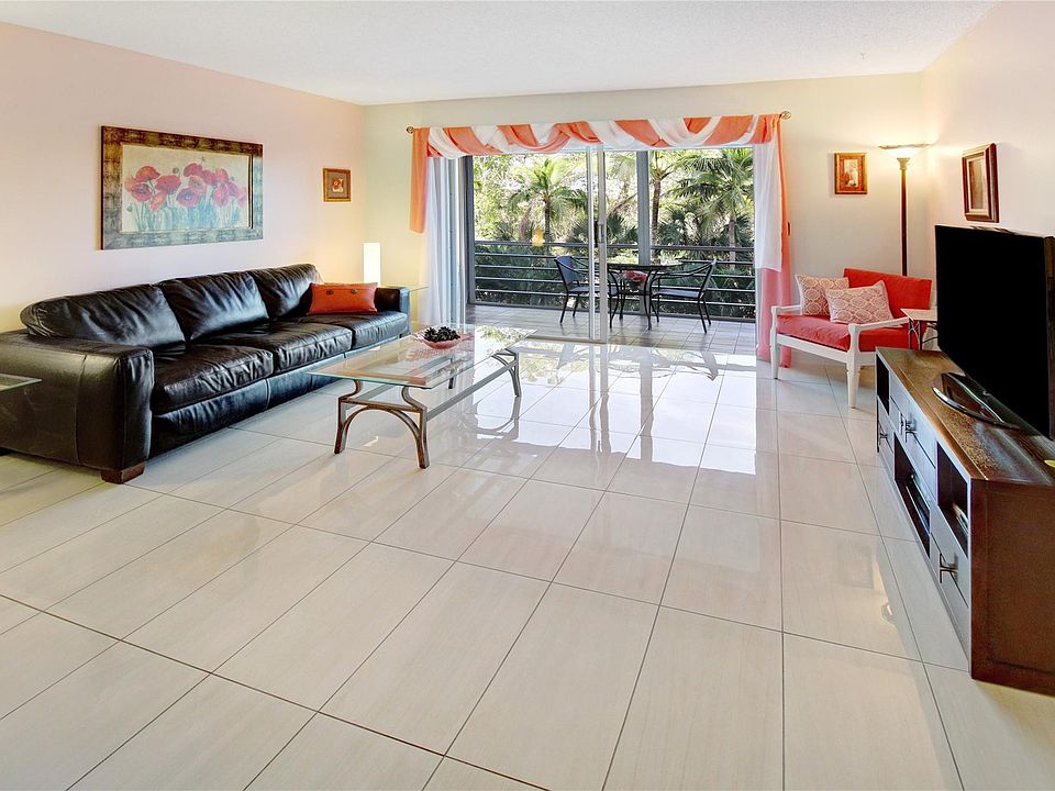 1st image of 1000 NE 14th Avenue #406