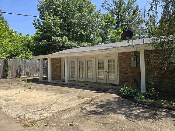 2nd image of 106 Honeysuckle Ln