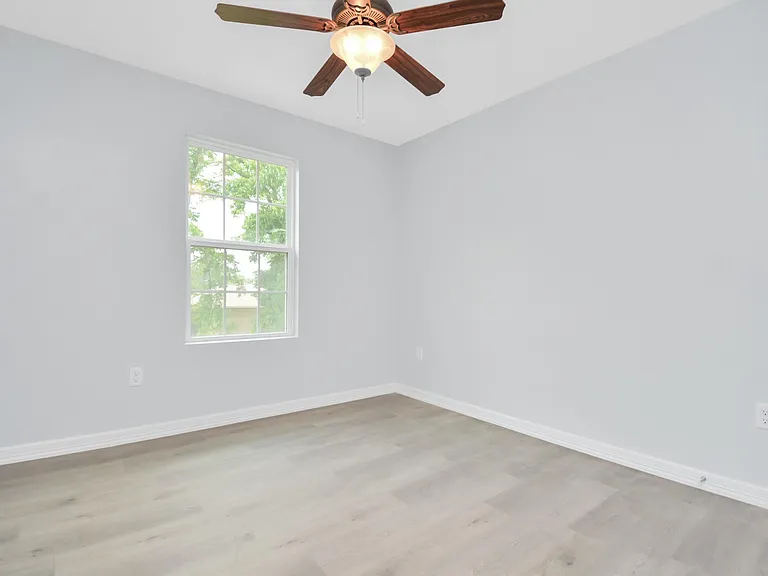 8595 Parkway Dr #B — Photo 20