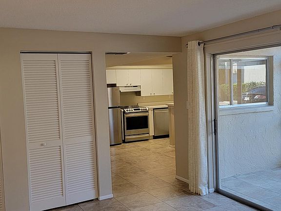 5th image of 2121 Wood St #F