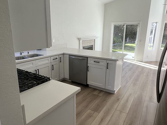 5th image of 5174 Alamosa Park Dr