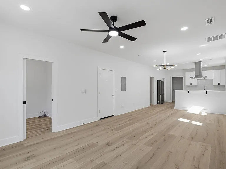 3642 W Belmont Ave #2F — Photo 5