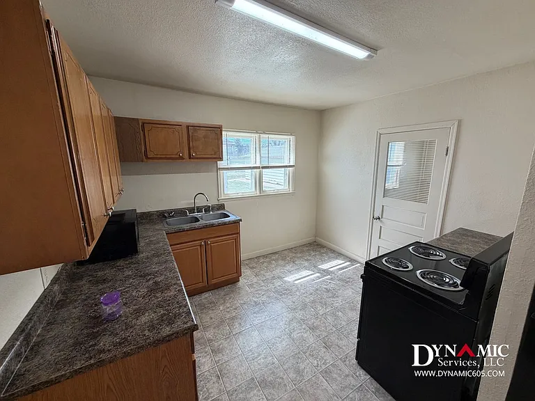 215 S Duluth Ave — Photo 6