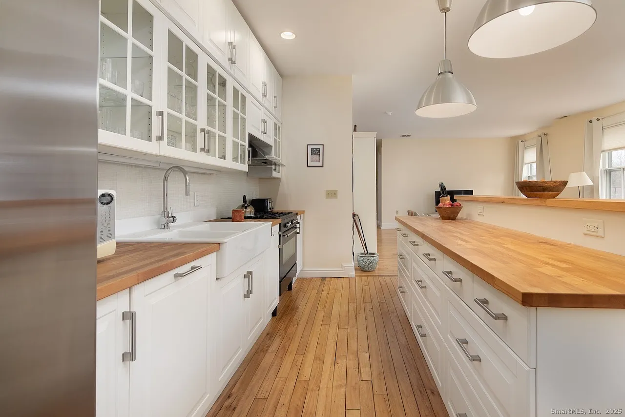 2 bed, 2.0 bath, 925 sqft, $3,850 — Photo 4