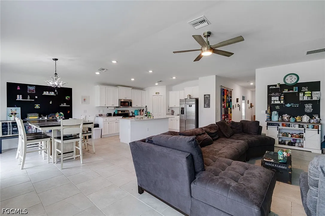 4 bed, 2.0 bath, 1937 sqft, $2,000 — Photo 4