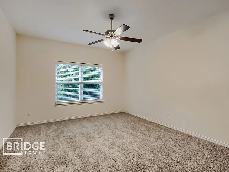 1317 Lake Crest Ln — Photo 8