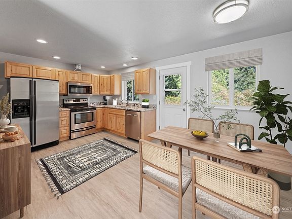 2nd image of 17044 Wisteria Court SE
