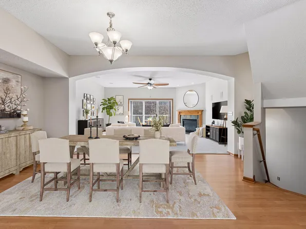 3264 Oak View Dr, Woodbury, MN 55129