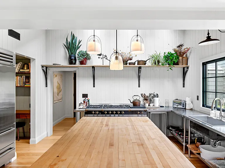 73 N Greenwich St — Photo 14