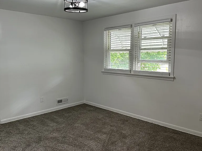 929 Warren St #2 — Photo 16
