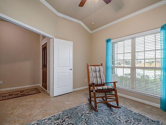4th image of 8947 Finnery Dr