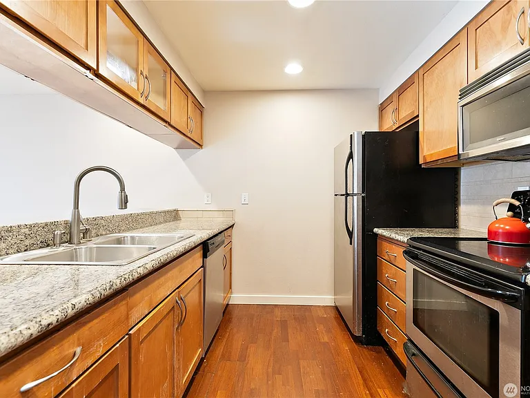 25 N Broadway #209 — Photo 2