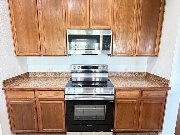 4th image of 9004 Brook Hill Ln
