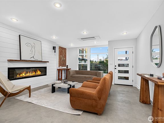 4th image of 5011 Fauntleroy Way SW Unit A