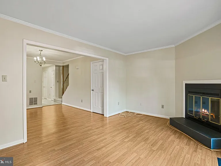 1141 N Vernon St — Photo 17