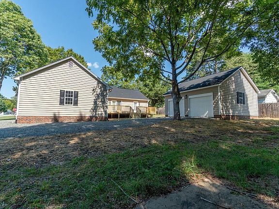 4th image of 821 Springwood Ave