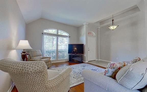 3rd image of 3225 Marquette Dr