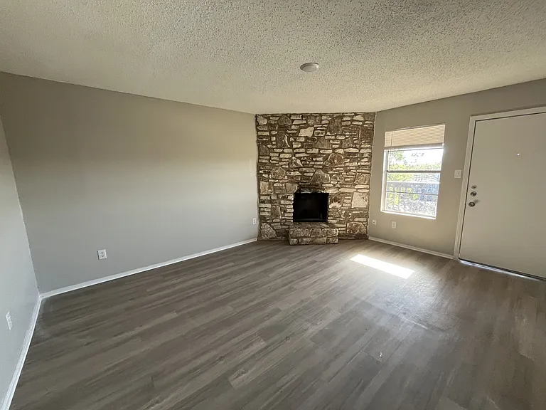 606 Bracewood Cir #C — Photo 4