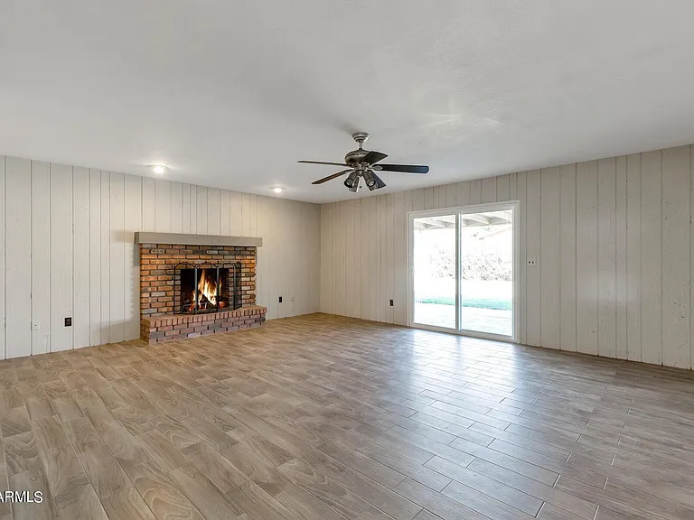 3468 E Hearn Rd — Photo 6