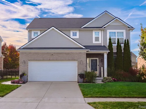 41165 Damask Dr, Clinton Township, MI 48038