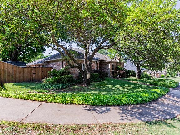 4th image of 2334 Highland Heights Ln