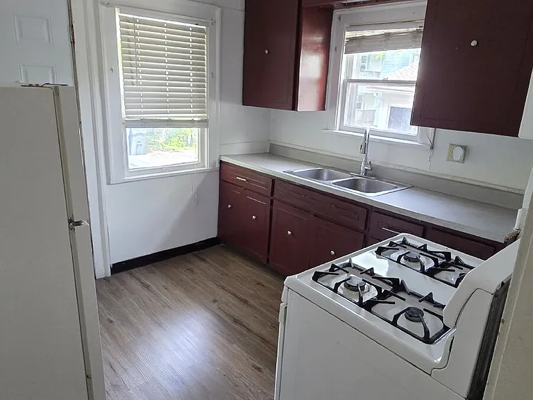 1462 Maple Rd #1 — Photo 7