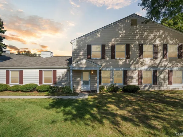 3085 Oakridge Ct, Lake Orion, MI 48360