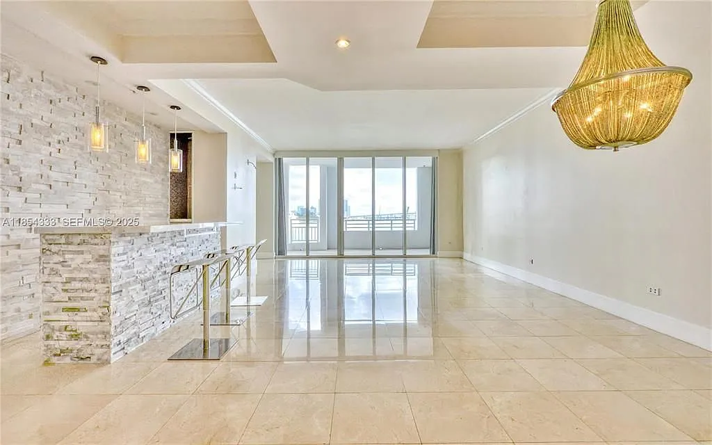 2 bed, 2.0 bath, 1763 sqft, $8,500 — Photo 3