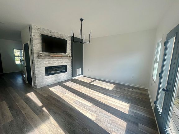 5th image of 85 Gardenside Blvd