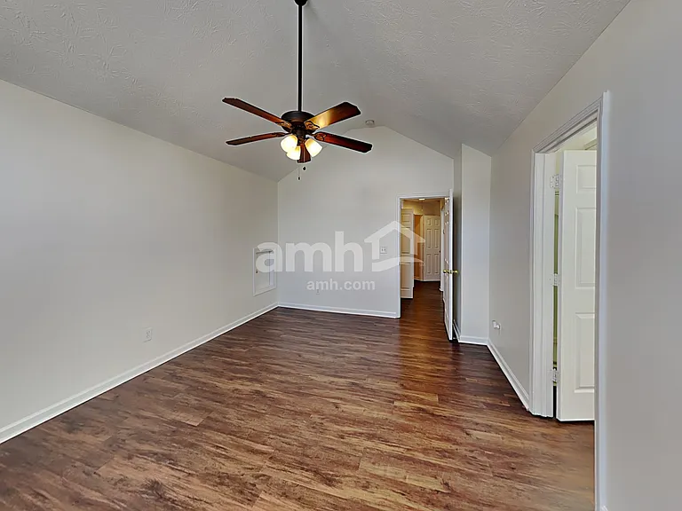 2521 Fairstone Ave — Photo 13