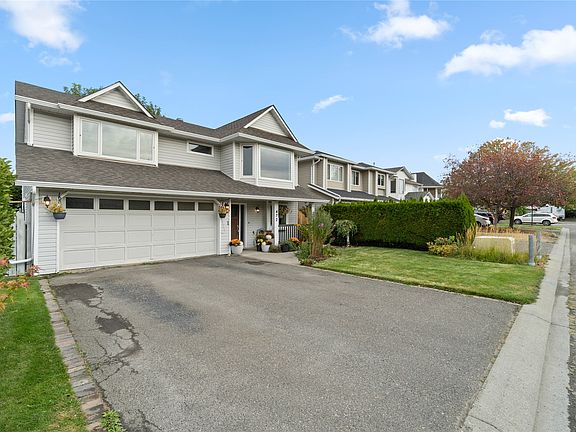 3rd image of 472 Malahat Pl