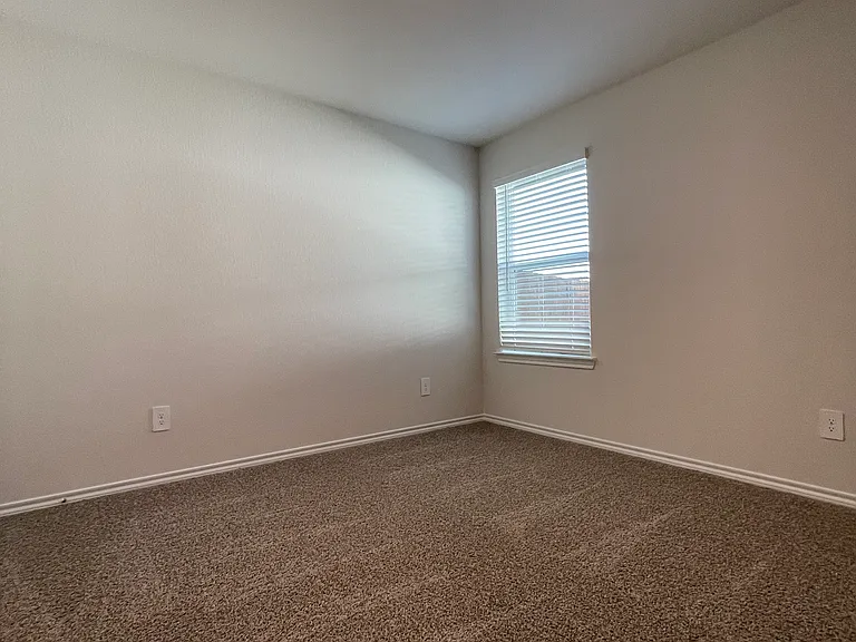 744 Sweet Pea Dr — Photo 17