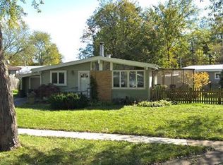 137 Meadowbrook Ln, Wheeling, IL 60090