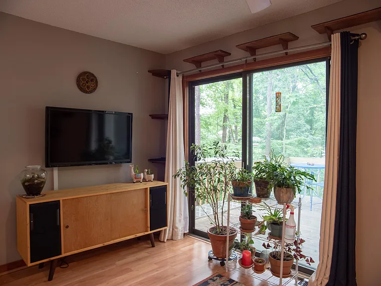 210 Cedarwood Ln — Photo 4